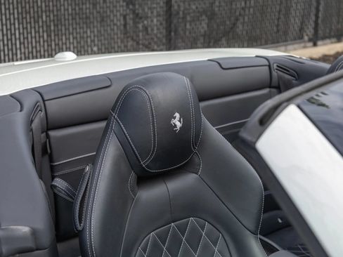 Used 2016 Ferrari California T RWD image 78