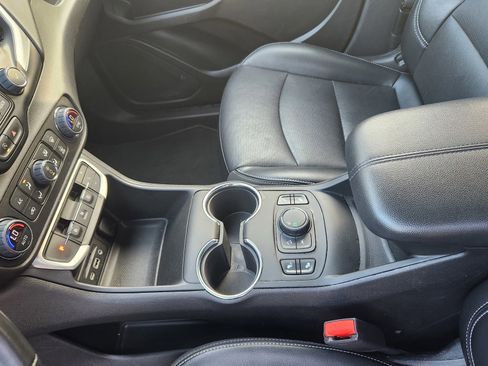 Used 2024 GMC Terrain SLT image 15