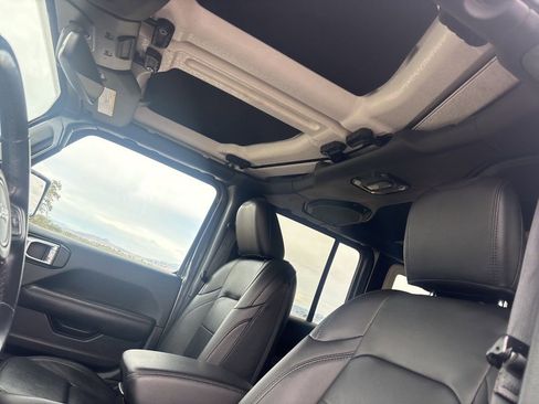 Used 2021 Jeep Wrangler Unlimited Sahara image 34