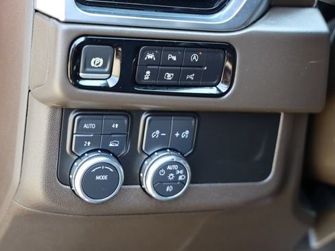 Used 2025 GMC Yukon Elevation AWD/4WD image 26