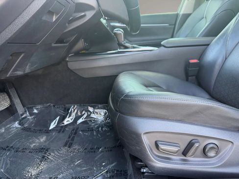 Used 2019 Toyota Camry XSE FWD image 18