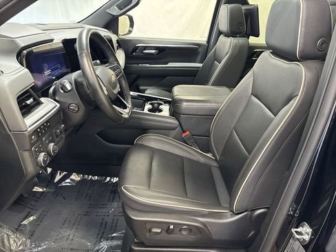 Used 2025 Chevrolet Suburban Premier AWD/4WD image 10