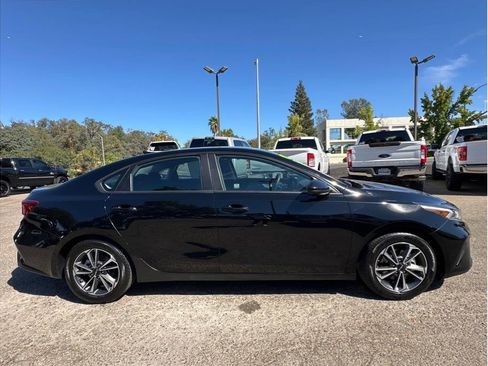Used 2023 Kia Forte LXS FWD image 9