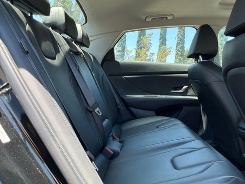 Used 2025 Hyundai Elantra Limited FWD image 19