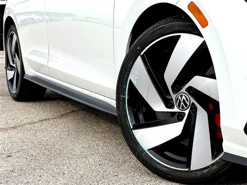 Certified 2022 Volkswagen GTI SE image 2