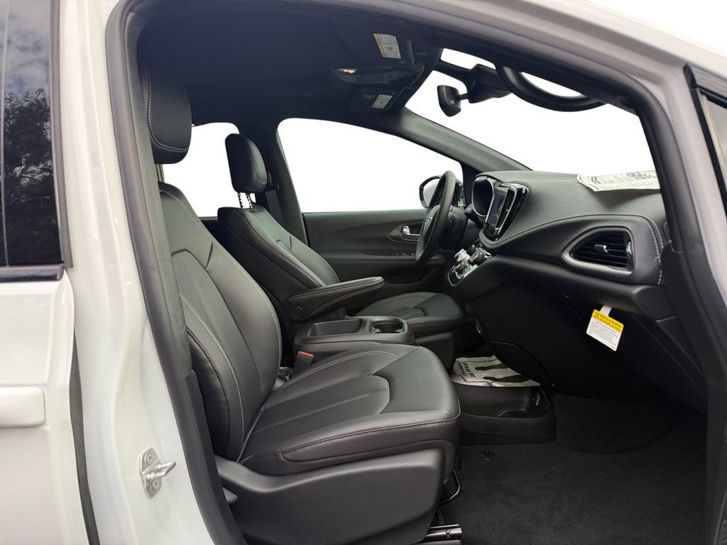 New 2026 Chrysler Pacifica Select FWD image 15