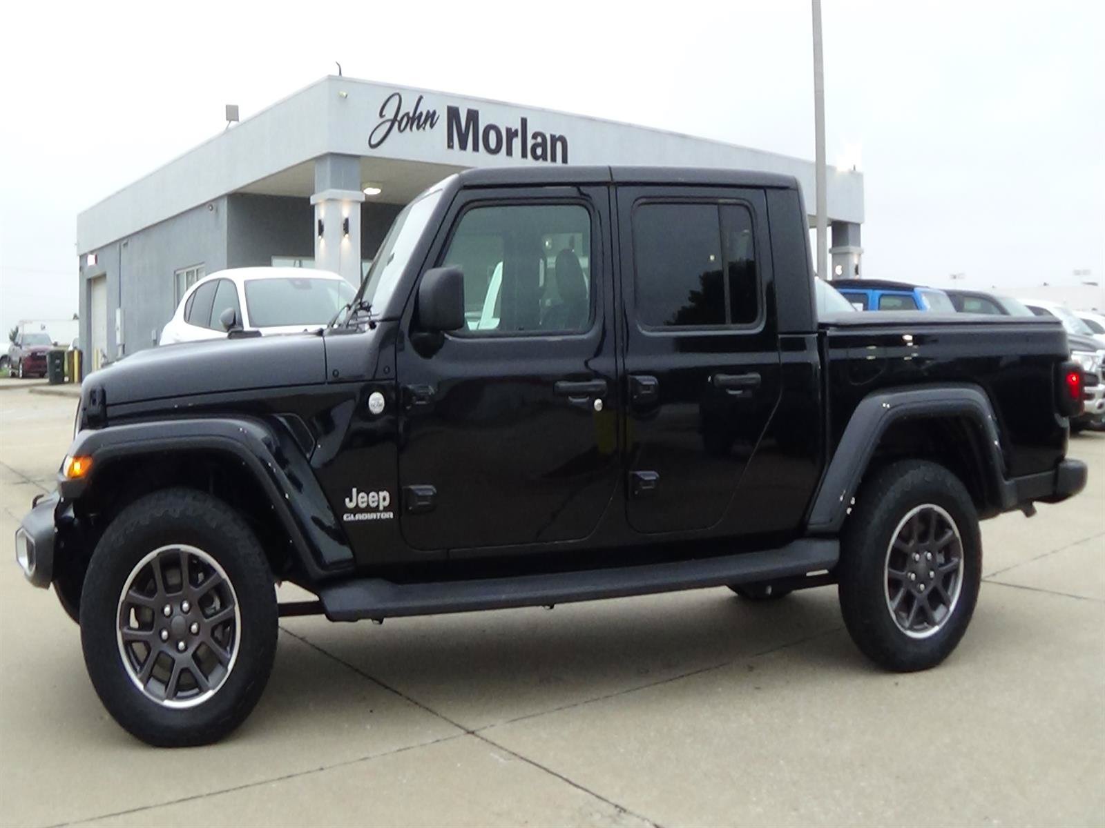 Used 2022 Jeep Gladiator Overland w/ Popular Equipment Package AWD/4WD image 1