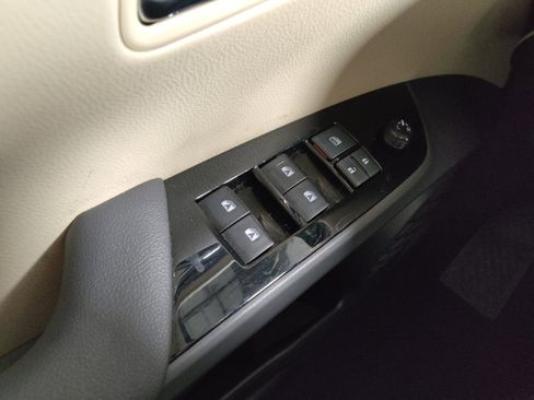 Used 2018 Toyota Prius Four image 27