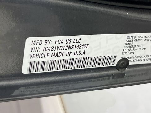 Used 2022 Jeep Wagoneer Series III w/ Flexible Seating Group image 34