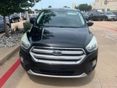 Used 2017 Ford Escape SE FWD image 3