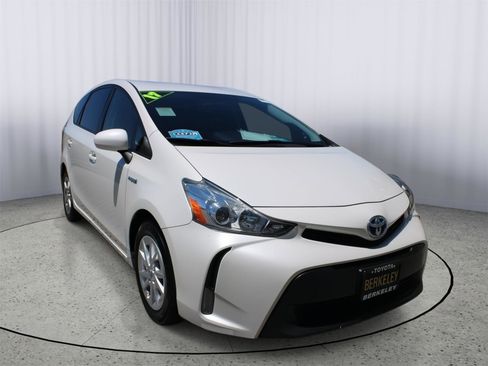 Used 2017 Toyota Prius V Three FWD image 1