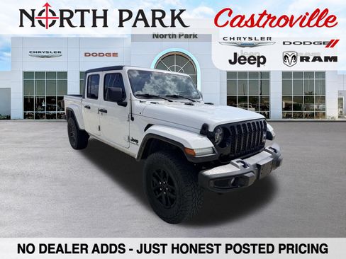 Used 2022 Jeep Gladiator Sport AWD/4WD image 1