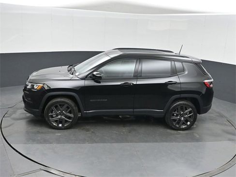 New 2026 Jeep Compass Latitude image 33