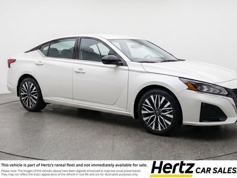 Used 2025 Nissan Altima 2.5 SV FWD image 1