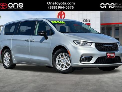 Used 2024 Chrysler Pacifica Touring-L FWD image 1