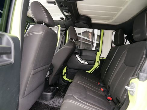 Used 2016 Jeep Wrangler Unlimited Sahara w/ Dual Top Group image 18