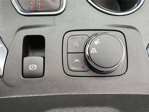 Used 2023 Chevrolet Traverse RS FWD image 22