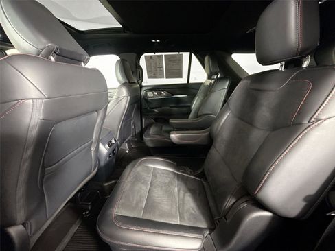 Used 2025 Ford Explorer ST image 31