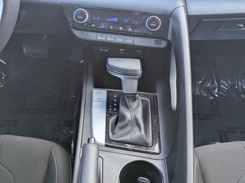 Used 2023 Hyundai Elantra SEL FWD image 19