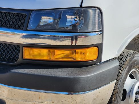 New 2025 Chevrolet Express 4500 w/ Power Convenience Package image 14