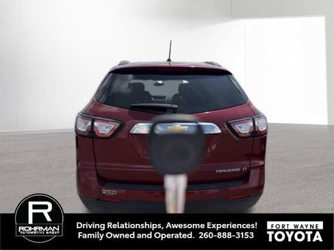 Used 2015 Chevrolet Traverse LT w/ Style and Technology Package FWD image 6