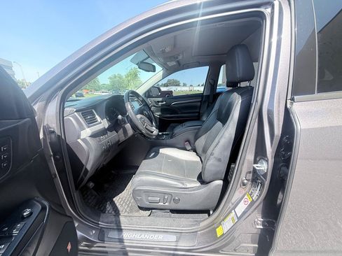 Used 2015 Toyota Highlander Limited AWD/4WD image 10