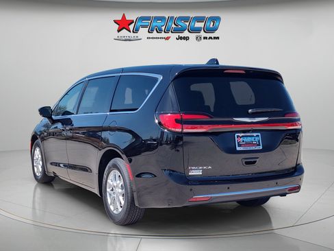 New 2026 Chrysler Pacifica Select image 5