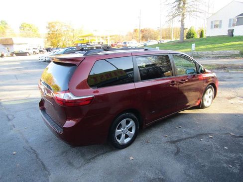 Used 2017 Toyota Sienna LE image 16