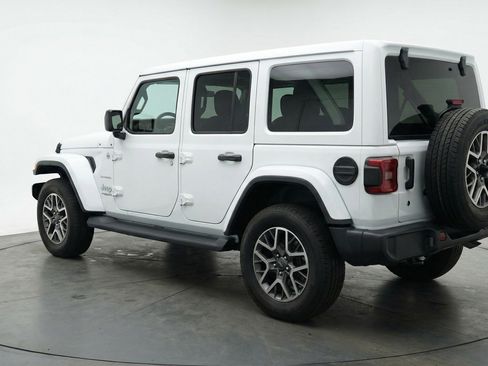 Used 2025 Jeep Wrangler Sahara image 6