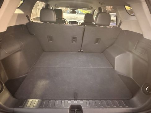 Used 2024 GMC Terrain SLT image 10