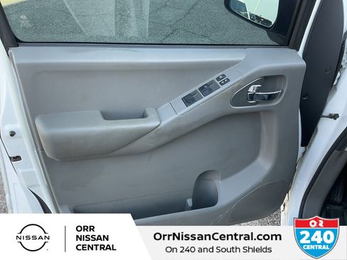 Used 2011 Nissan Frontier SV w/ SV Premium Utility Pkg image 16