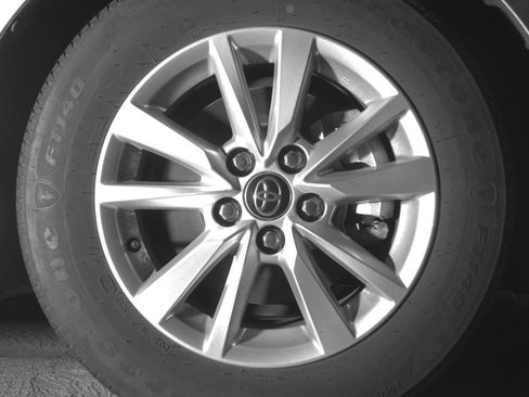 Used 2025 Toyota Camry LE image 13