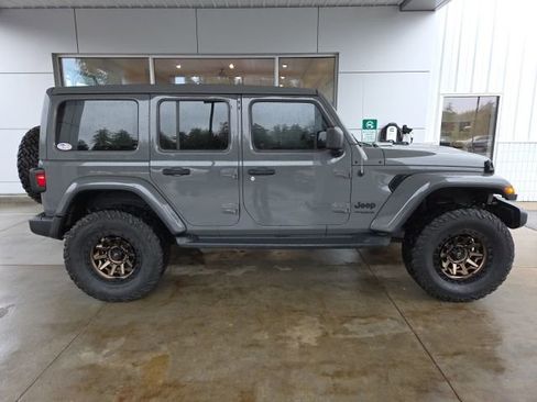 Used 2020 Jeep Wrangler Unlimited Sahara image 28