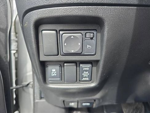 Used 2012 Nissan Juke SV image 25