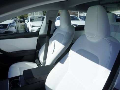 Used 2025 Tesla Model 3 Long Range image 12