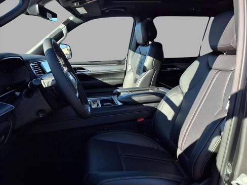 New 2026 Jeep Grand Wagoneer 4WD image 20