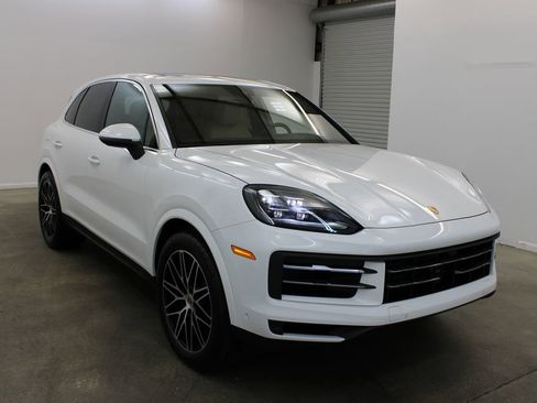 New 2025 Porsche Cayenne image 9