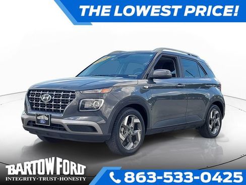 Used 2025 Hyundai Venue SEL FWD image 1