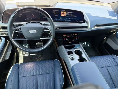 Used 2026 Cadillac Vistiq Premium Luxury AWD/4WD image 7