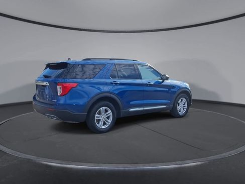 Used 2022 Ford Explorer XLT w/ Equipment Group 202A image 8