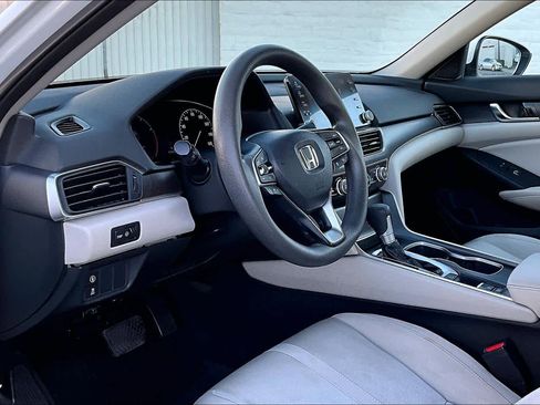Used 2018 Honda Accord EX image 17