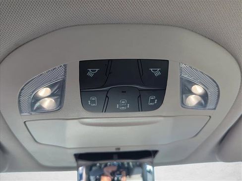 Used 2021 Chrysler Voyager Lxi image 21