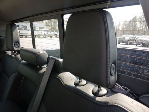 Used 2025 GMC Sierra 1500 SLT w/ SLT Premium Plus Package image 18