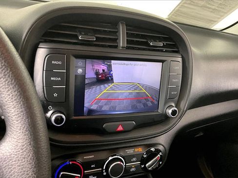 Used 2023 Kia Soul LX w/ LX Technology Package image 14