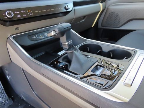 New 2026 Kia Carnival EX image 6