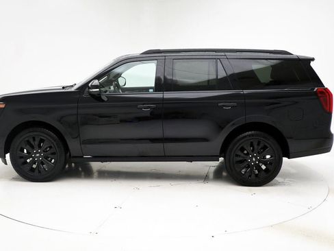 Used 2025 Ford Expedition Platinum w/ Stealth Appearance Package AWD/4WD image 5
