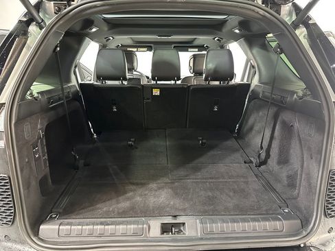 Used 2024 Land Rover Discovery Dynamic SE image 16