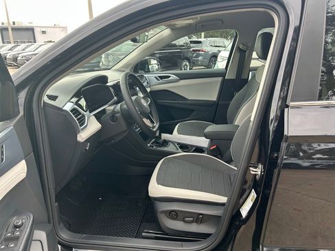 New 2026 Volkswagen Taos SE image 13