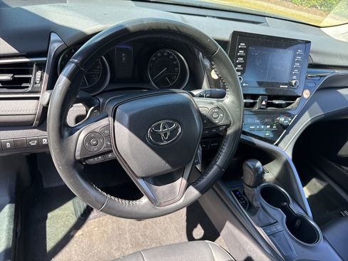 Used 2024 Toyota Camry SE image 9
