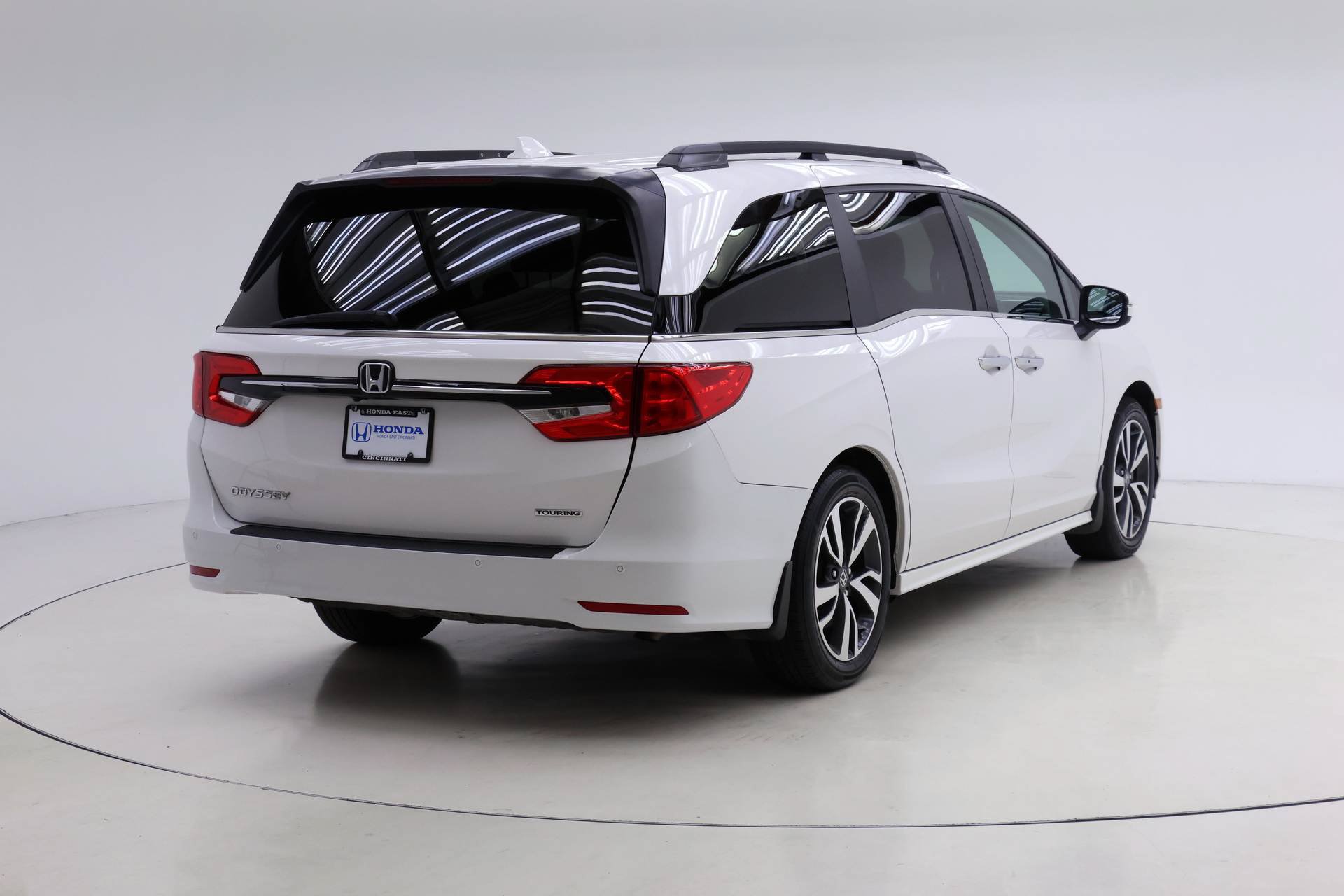 Certified 2024 Honda Odyssey Touring image 2